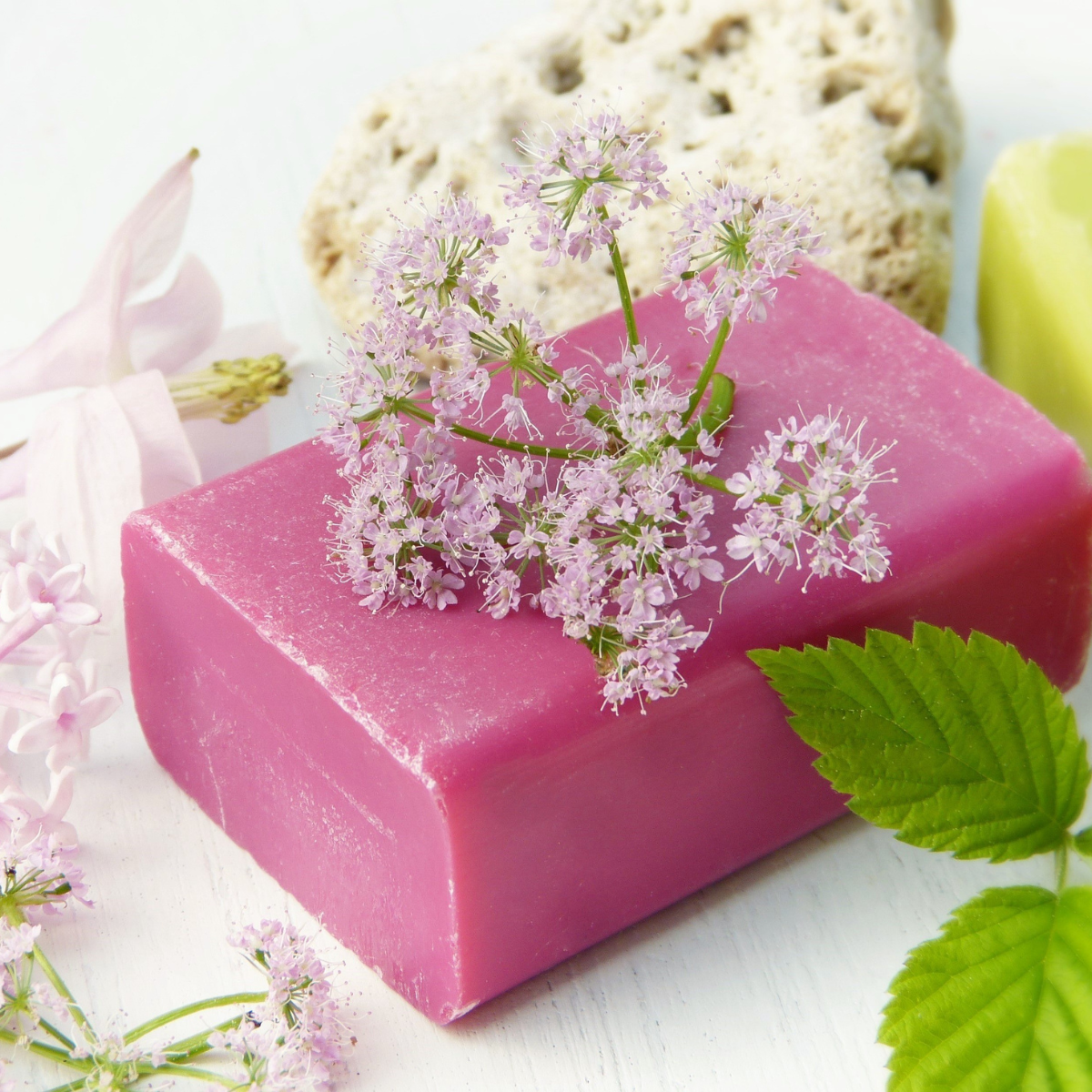 Savon Artisanal à la Rose et Lavande
